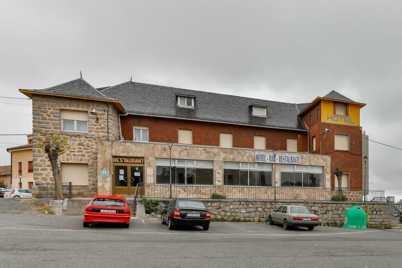 Oyo Hostal El Pilar Villacastin Exterior photo