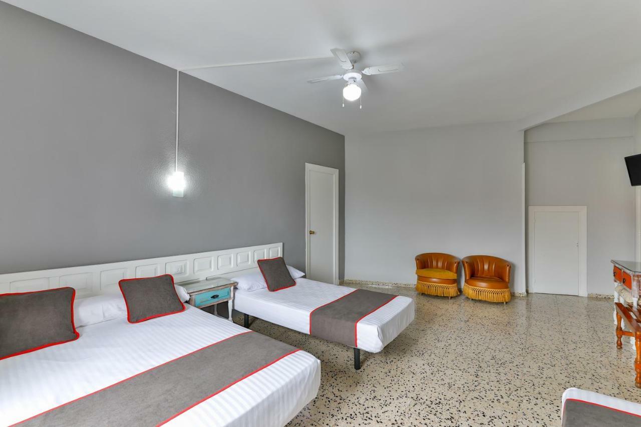 Oyo Hostal El Pilar Villacastin Exterior photo